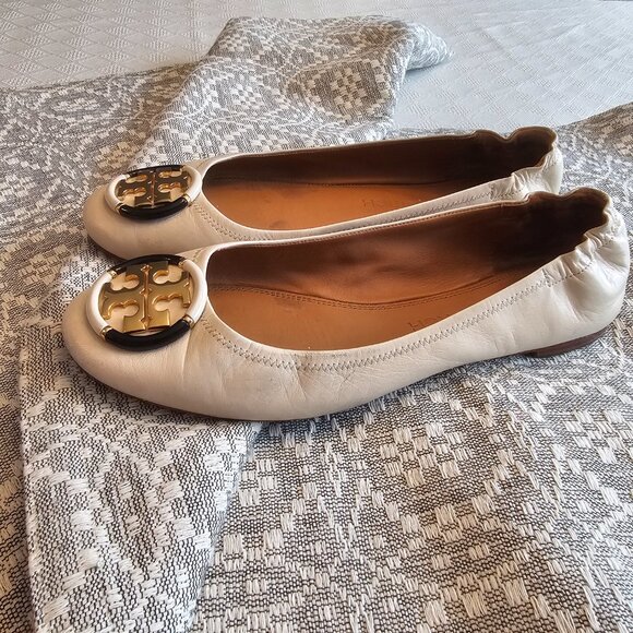 Tory Burch Cream Leather Ballet Flats w/ Gold & Enamel Logo – Size 10 - Picture 3 of 12